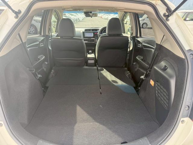 フィットハイブリッド Ｌパッケージ　メモリーナビ　ワンセグＴＶ　リアカメラ　スマートキー　ＬＥＤヘッドライト　衝突軽減ブレーキ　Ｂｌｕｅｔｏｏｔｈ　社外１５インチアルミ　ＥＴＣ（43枚目）