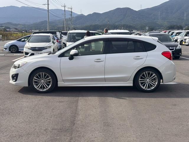 インプレッサスポーツ ２．０ｉ－Ｓアイサイト　４ＷＤ　ＳＤナビ　フルセグＴＶ　リアカメラ　スマートキー　ＨＩＤヘッドライト　衝突軽減ブレーキ　前ドラレコ　Ｂｌｕｅｔｏｏｔｈ　ＡＣＣ　純正１７インチアルミ　ＥＴＣ（7枚目）