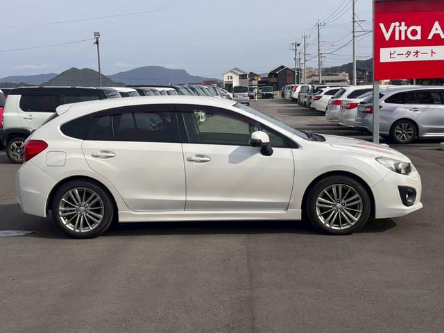 インプレッサスポーツ ２．０ｉ－Ｓアイサイト　４ＷＤ　ＳＤナビ　フルセグＴＶ　リアカメラ　スマートキー　ＨＩＤヘッドライト　衝突軽減ブレーキ　前ドラレコ　Ｂｌｕｅｔｏｏｔｈ　ＡＣＣ　純正１７インチアルミ　ＥＴＣ（8枚目）