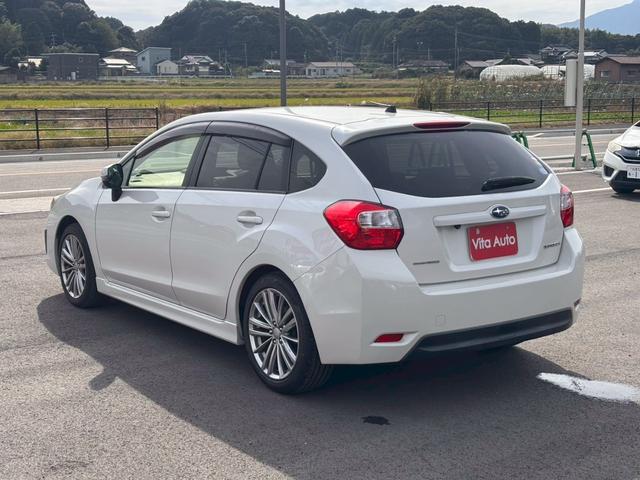 インプレッサスポーツ ２．０ｉ－Ｓアイサイト　４ＷＤ　ＳＤナビ　フルセグＴＶ　リアカメラ　スマートキー　ＨＩＤヘッドライト　衝突軽減ブレーキ　前ドラレコ　Ｂｌｕｅｔｏｏｔｈ　ＡＣＣ　純正１７インチアルミ　ＥＴＣ（10枚目）