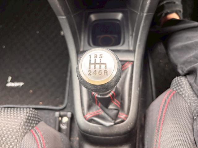 スイフトスポーツ ベースグレード　６速マニュアル　ＨＤＤナビ　フルセグＴＶ　スマートキー　ＨＩＤヘッドライト　Ｂｌｕｅｔｏｏｔｈ　クルコン　純正１７インチアルミ　ＥＴＣ（23枚目）