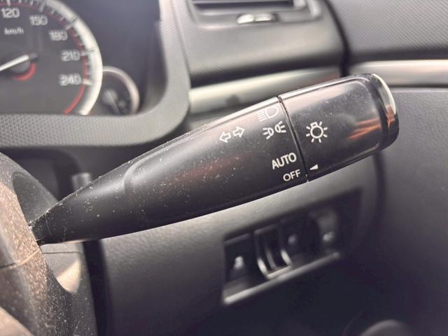 スイフトスポーツ ベースグレード　６速マニュアル　ＨＤＤナビ　フルセグＴＶ　スマートキー　ＨＩＤヘッドライト　Ｂｌｕｅｔｏｏｔｈ　クルコン　純正１７インチアルミ　ＥＴＣ（25枚目）