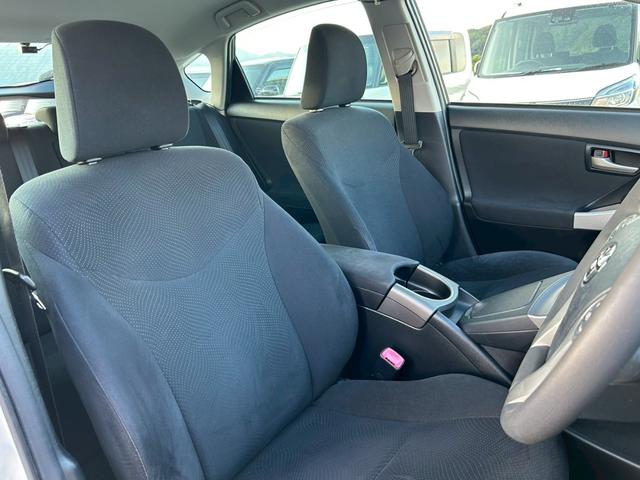 プリウス Ｓ　メモリーナビ　ワンセグＴＶ　リアカメラ　スマートキー　ＨＩＤヘッドライト　前後ドラレコ　Ｂｌｕｅｔｏｏｔｈ　純正１５インチアルミ　ＥＴＣ（38枚目）