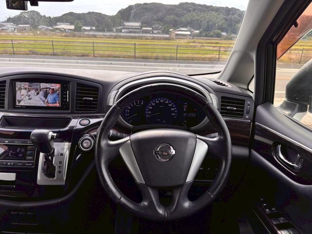 エルグランド ２５０ハイウェイスターアーバンクロム　ＳＤナビ　フルセグＴＶ　リアカメラ　スマートキー　ＨＩＤヘッドライト　両側パワスラ　前後ドラレコ　Ｂｌｕｅｔｏｏｔｈ　純正１８インチアルミ　ＥＴＣ（18枚目）