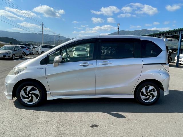 フリードハイブリッド ジャストセレクション メモリーナビ ワンセグTV リアカメラ スマートキー HIDヘッドライト 両側パワスラ Bluetooth クルコン 純正15インチ鉄 ETC(6枚目)