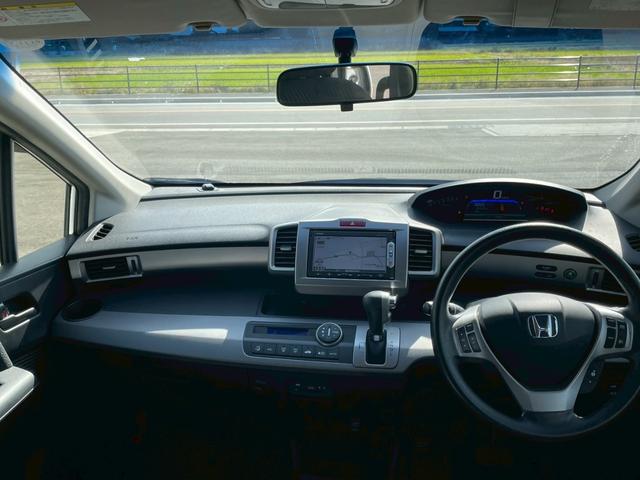 フリードハイブリッド ジャストセレクション メモリーナビ ワンセグTV リアカメラ スマートキー HIDヘッドライト 両側パワスラ Bluetooth クルコン 純正15インチ鉄 ETC(17枚目)