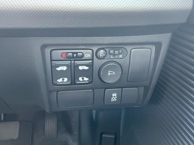 フリードハイブリッド ジャストセレクション メモリーナビ ワンセグTV リアカメラ スマートキー HIDヘッドライト 両側パワスラ Bluetooth クルコン 純正15インチ鉄 ETC(30枚目)