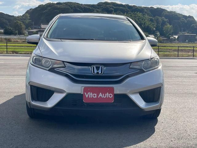 フィットハイブリッド Ｌパッケージ　メモリーナビ　ワンセグＴＶ　リアカメラ　スマートキー　ＬＥＤヘッドライト　Ｂｌｕｅｔｏｏｔｈ　クルコン　社外１５インチアルミ　ＥＴＣ（4枚目）