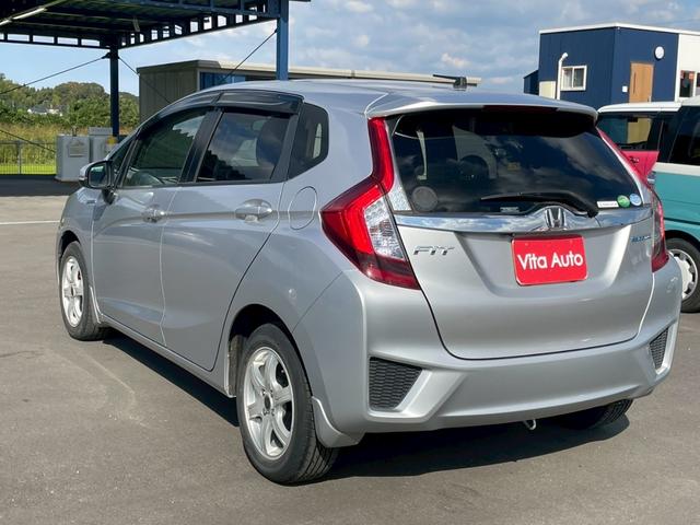 フィットハイブリッド Ｌパッケージ　メモリーナビ　ワンセグＴＶ　リアカメラ　スマートキー　ＬＥＤヘッドライト　Ｂｌｕｅｔｏｏｔｈ　クルコン　社外１５インチアルミ　ＥＴＣ（8枚目）