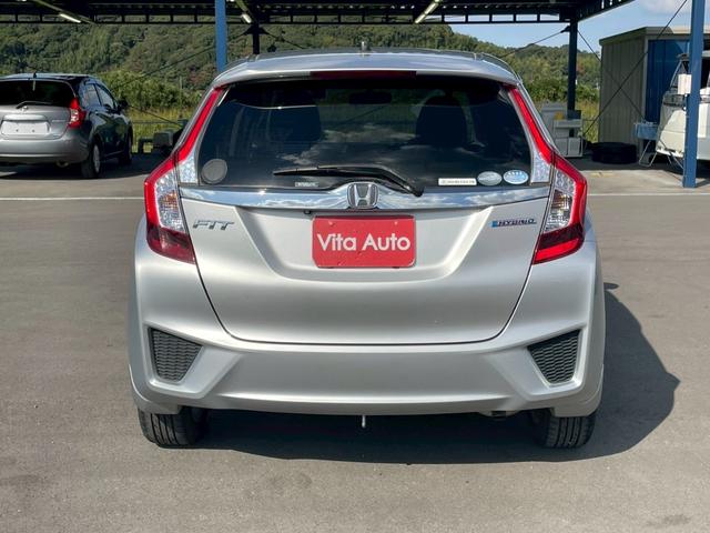 フィットハイブリッド Ｌパッケージ　メモリーナビ　ワンセグＴＶ　リアカメラ　スマートキー　ＬＥＤヘッドライト　Ｂｌｕｅｔｏｏｔｈ　クルコン　社外１５インチアルミ　ＥＴＣ（10枚目）