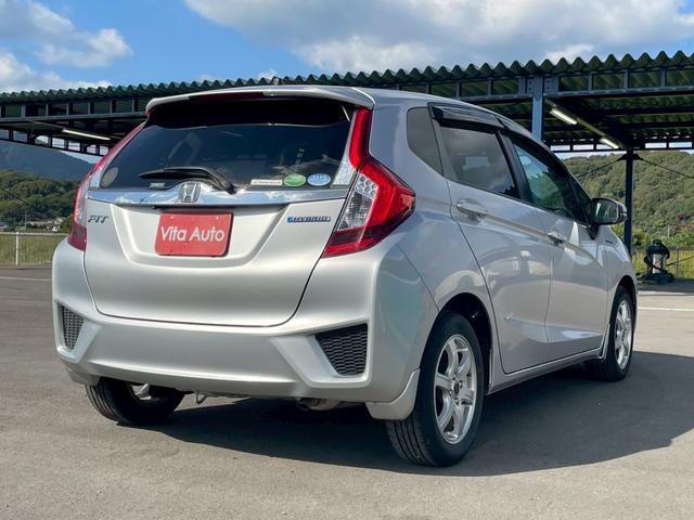 フィットハイブリッド Ｌパッケージ　メモリーナビ　ワンセグＴＶ　リアカメラ　スマートキー　ＬＥＤヘッドライト　Ｂｌｕｅｔｏｏｔｈ　クルコン　社外１５インチアルミ　ＥＴＣ（13枚目）