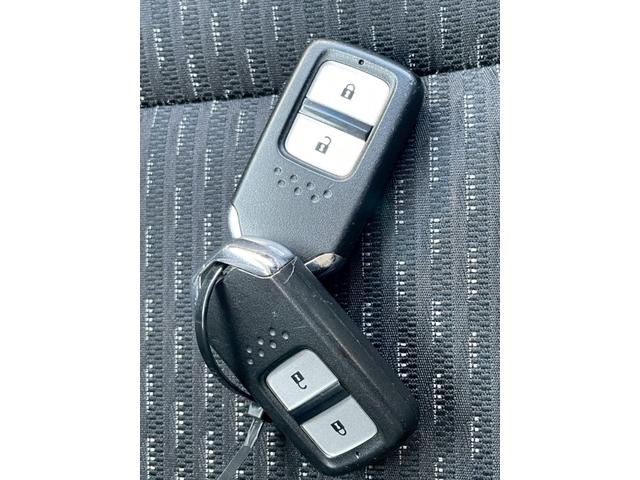 フィットハイブリッド Ｌパッケージ　メモリーナビ　ワンセグＴＶ　リアカメラ　スマートキー　ＬＥＤヘッドライト　Ｂｌｕｅｔｏｏｔｈ　クルコン　社外１５インチアルミ　ＥＴＣ（38枚目）