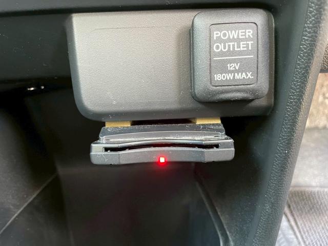 Ｎ－ＯＮＥ プレミアム　ツアラー・Ｌパッケージ　ＳＤナビ　フルセグＴＶ　スマートキー　ＨＩＤヘッドライト　Ｂｌｕｅｔｏｏｔｈ　クルコン　純正１５インチアルミ　ＥＴＣ（31枚目）