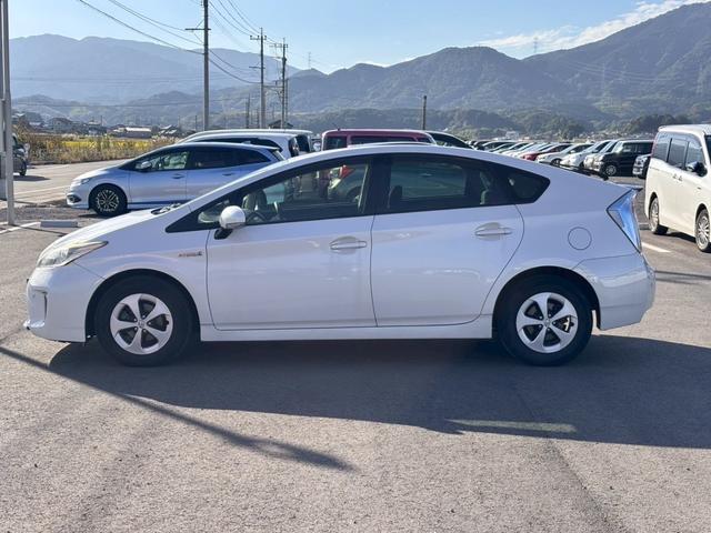 プリウス Ｓ　メモリーナビ　ワンセグＴＶ　リアカメラ　スマートキー　ＨＩＤヘッドライト　Ｂｌｕｅｔｏｏｔｈ　純正１５インチアルミ　ＥＴＣ（8枚目）