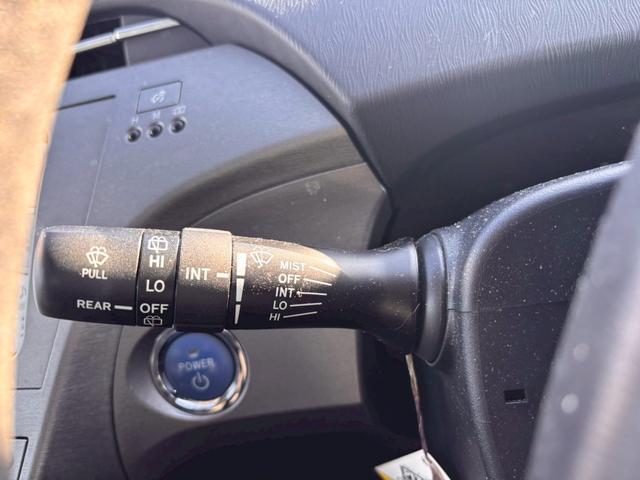 プリウス Ｓ　メモリーナビ　ワンセグＴＶ　リアカメラ　スマートキー　ＨＩＤヘッドライト　Ｂｌｕｅｔｏｏｔｈ　純正１５インチアルミ　ＥＴＣ（26枚目）