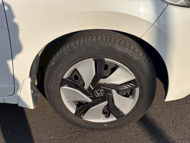 フィットハイブリッド Lパッケージ メモリーナビ フルセグTV リアカメラ スマートキー LEDヘッドライト 衝突軽減ブレーキ Bluetooth クルコン 純正15インチ鉄 ETC(17枚目)