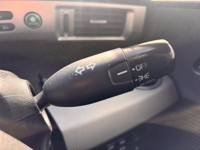 フリードハイブリッド ジャストセレクション メモリーナビ フルセグTV リアカメラ フリップダウンモニター スマートキー HIDヘッドライト 両側パワスラ Bluetooth クルコン 社外15インチアルミ ETC(27枚目)