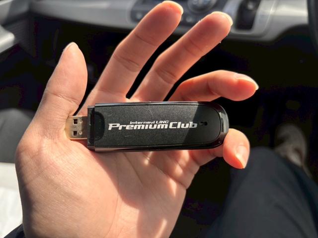 フリードハイブリッド ジャストセレクション メモリーナビ フルセグTV リアカメラ フリップダウンモニター スマートキー HIDヘッドライト 両側パワスラ Bluetooth クルコン 社外15インチアルミ ETC(39枚目)