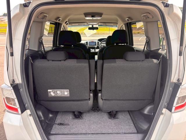 フリードハイブリッド ジャストセレクション メモリーナビ フルセグTV リアカメラ フリップダウンモニター スマートキー HIDヘッドライト 両側パワスラ Bluetooth クルコン 社外15インチアルミ ETC(45枚目)