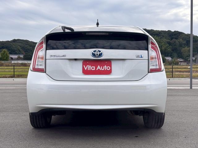 プリウス Ｇツーリングセレクション　ＨＤＤナビ　フルセグＴＶ　リアカメラ　スマートキー　ＬＥＤヘッドライト　衝突軽減ブレーキ　革シート　シートヒーター　Ｂｌｕｅｔｏｏｔｈ　クルコン　純正１７インチアルミ　ＥＴＣ（12枚目）