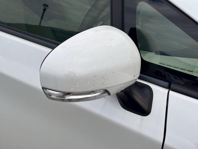 プリウス Ｇツーリングセレクション　ＨＤＤナビ　フルセグＴＶ　リアカメラ　スマートキー　ＬＥＤヘッドライト　衝突軽減ブレーキ　革シート　シートヒーター　Ｂｌｕｅｔｏｏｔｈ　クルコン　純正１７インチアルミ　ＥＴＣ（16枚目）