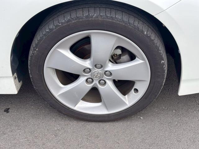 プリウス Ｇツーリングセレクション　ＨＤＤナビ　フルセグＴＶ　リアカメラ　スマートキー　ＬＥＤヘッドライト　衝突軽減ブレーキ　革シート　シートヒーター　Ｂｌｕｅｔｏｏｔｈ　クルコン　純正１７インチアルミ　ＥＴＣ（17枚目）