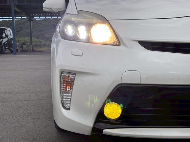 プリウス Ｇツーリングセレクション　ＨＤＤナビ　フルセグＴＶ　リアカメラ　スマートキー　ＬＥＤヘッドライト　衝突軽減ブレーキ　革シート　シートヒーター　Ｂｌｕｅｔｏｏｔｈ　クルコン　純正１７インチアルミ　ＥＴＣ（18枚目）