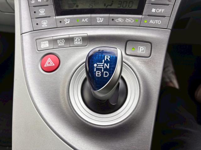 プリウス Ｇツーリングセレクション　ＨＤＤナビ　フルセグＴＶ　リアカメラ　スマートキー　ＬＥＤヘッドライト　衝突軽減ブレーキ　革シート　シートヒーター　Ｂｌｕｅｔｏｏｔｈ　クルコン　純正１７インチアルミ　ＥＴＣ（25枚目）