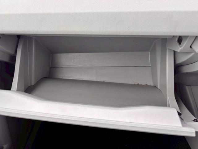 プリウス Ｇツーリングセレクション　ＨＤＤナビ　フルセグＴＶ　リアカメラ　スマートキー　ＬＥＤヘッドライト　衝突軽減ブレーキ　革シート　シートヒーター　Ｂｌｕｅｔｏｏｔｈ　クルコン　純正１７インチアルミ　ＥＴＣ（39枚目）