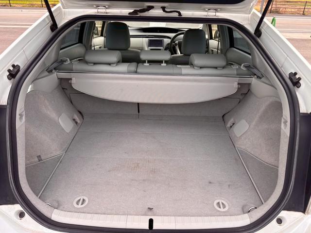 プリウス Ｇツーリングセレクション　ＨＤＤナビ　フルセグＴＶ　リアカメラ　スマートキー　ＬＥＤヘッドライト　衝突軽減ブレーキ　革シート　シートヒーター　Ｂｌｕｅｔｏｏｔｈ　クルコン　純正１７インチアルミ　ＥＴＣ（46枚目）