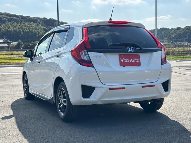 フィット １３Ｇ・Ｌパッケージ　メモリーナビ　フルセグＴＶ　スマートキー　ＬＥＤヘッドライト　前後ドラレコ　社外１４インチアルミ（9枚目）