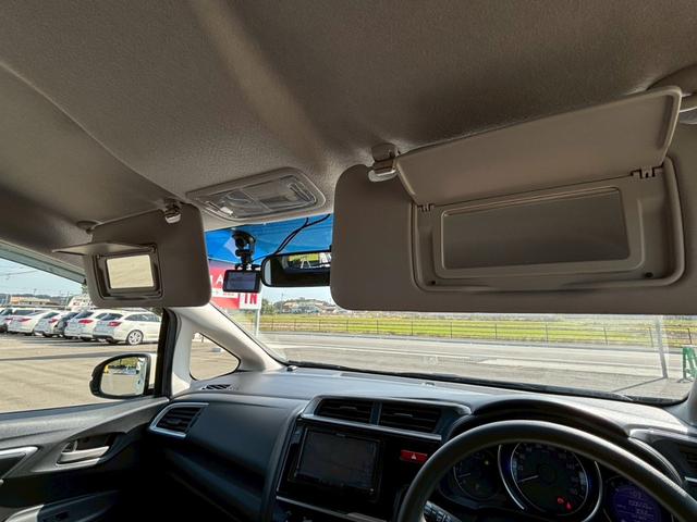 フィット １３Ｇ・Ｌパッケージ　メモリーナビ　フルセグＴＶ　スマートキー　ＬＥＤヘッドライト　前後ドラレコ　社外１４インチアルミ（21枚目）