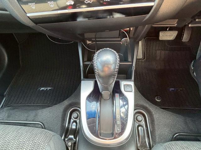 フィット １３Ｇ・Ｌパッケージ　メモリーナビ　フルセグＴＶ　スマートキー　ＬＥＤヘッドライト　前後ドラレコ　社外１４インチアルミ（25枚目）