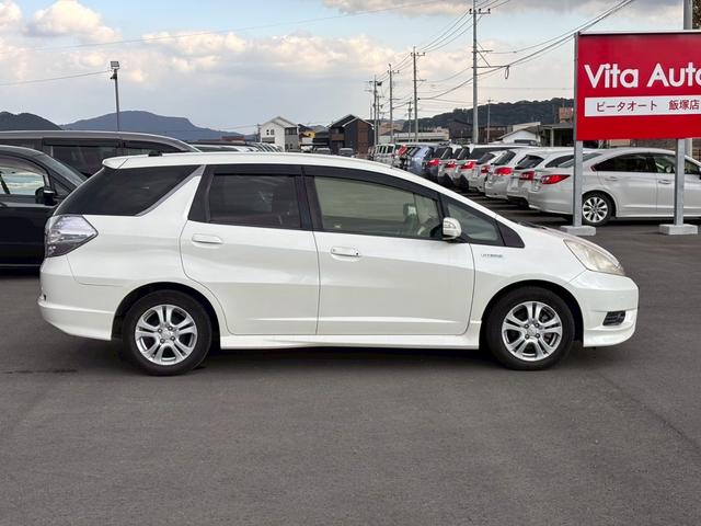 フィットシャトルハイブリッド ハイブリッド・スマートセレクション　ファインライン　メモリーナビ　ワンセグＴＶ　リアカメラ　スマートキー　ＨＩＤヘッドライト　シートヒーター　クルコン　社外１５インチアルミ　ＥＴＣ（8枚目）