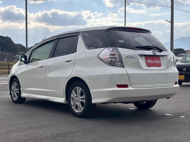 フィットシャトルハイブリッド ハイブリッド・スマートセレクション　ファインライン　メモリーナビ　ワンセグＴＶ　リアカメラ　スマートキー　ＨＩＤヘッドライト　シートヒーター　クルコン　社外１５インチアルミ　ＥＴＣ（9枚目）