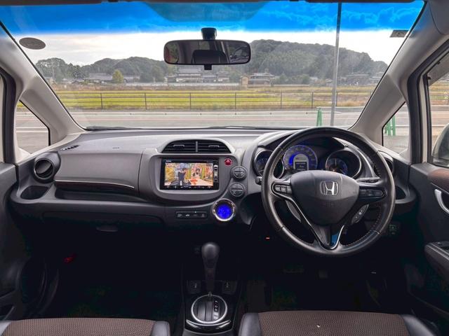 フィットシャトルハイブリッド ハイブリッド・スマートセレクション　ファインライン　メモリーナビ　ワンセグＴＶ　リアカメラ　スマートキー　ＨＩＤヘッドライト　シートヒーター　クルコン　社外１５インチアルミ　ＥＴＣ（18枚目）