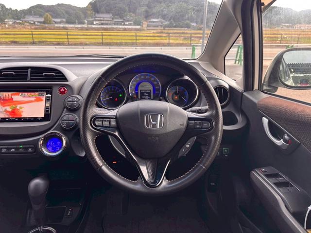 フィットシャトルハイブリッド ハイブリッド・スマートセレクション　ファインライン　メモリーナビ　ワンセグＴＶ　リアカメラ　スマートキー　ＨＩＤヘッドライト　シートヒーター　クルコン　社外１５インチアルミ　ＥＴＣ（19枚目）