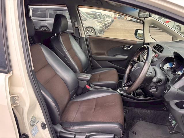 フィットシャトルハイブリッド ハイブリッド・スマートセレクション　ファインライン　メモリーナビ　ワンセグＴＶ　リアカメラ　スマートキー　ＨＩＤヘッドライト　シートヒーター　クルコン　社外１５インチアルミ　ＥＴＣ（37枚目）