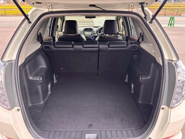 フィットシャトルハイブリッド ハイブリッド・スマートセレクション　ファインライン　メモリーナビ　ワンセグＴＶ　リアカメラ　スマートキー　ＨＩＤヘッドライト　シートヒーター　クルコン　社外１５インチアルミ　ＥＴＣ（40枚目）