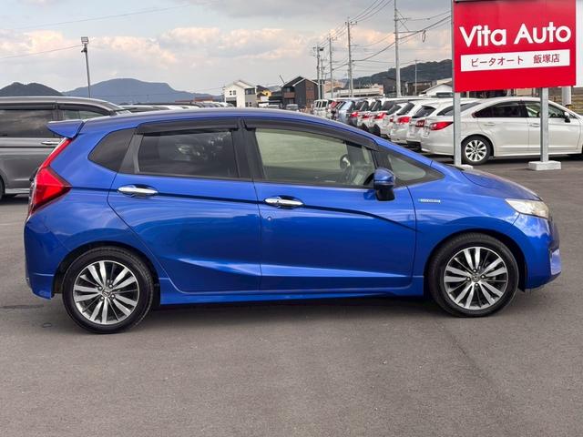 フィットハイブリッド Ｓパッケージ　メモリーナビ　フルセグＴＶ　リアカメラ　スマートキー　ＬＥＤヘッドライト　Ｂｌｕｅｔｏｏｔｈ　クルコン　純正１６インチアルミ　ＥＴＣ（9枚目）