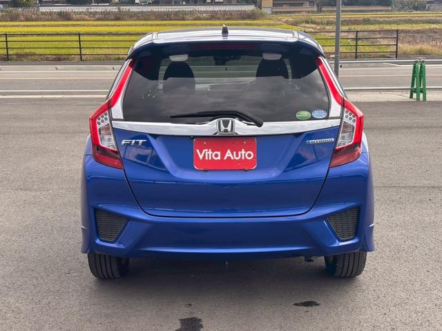 フィットハイブリッド Ｓパッケージ　メモリーナビ　フルセグＴＶ　リアカメラ　スマートキー　ＬＥＤヘッドライト　Ｂｌｕｅｔｏｏｔｈ　クルコン　純正１６インチアルミ　ＥＴＣ（13枚目）