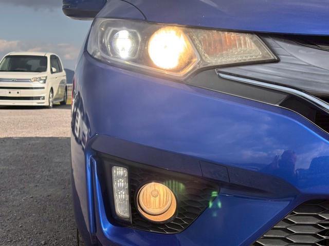 フィットハイブリッド Ｓパッケージ　メモリーナビ　フルセグＴＶ　リアカメラ　スマートキー　ＬＥＤヘッドライト　Ｂｌｕｅｔｏｏｔｈ　クルコン　純正１６インチアルミ　ＥＴＣ（18枚目）