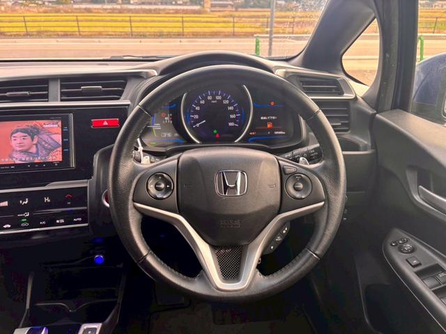 フィットハイブリッド Ｓパッケージ　メモリーナビ　フルセグＴＶ　リアカメラ　スマートキー　ＬＥＤヘッドライト　Ｂｌｕｅｔｏｏｔｈ　クルコン　純正１６インチアルミ　ＥＴＣ（20枚目）