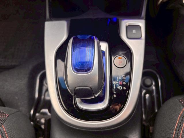 フィットハイブリッド Ｓパッケージ　メモリーナビ　フルセグＴＶ　リアカメラ　スマートキー　ＬＥＤヘッドライト　Ｂｌｕｅｔｏｏｔｈ　クルコン　純正１６インチアルミ　ＥＴＣ（25枚目）
