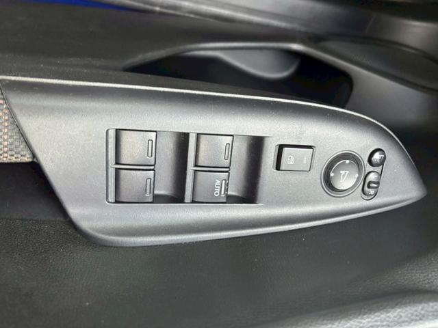 フィットハイブリッド Ｓパッケージ　メモリーナビ　フルセグＴＶ　リアカメラ　スマートキー　ＬＥＤヘッドライト　Ｂｌｕｅｔｏｏｔｈ　クルコン　純正１６インチアルミ　ＥＴＣ（34枚目）