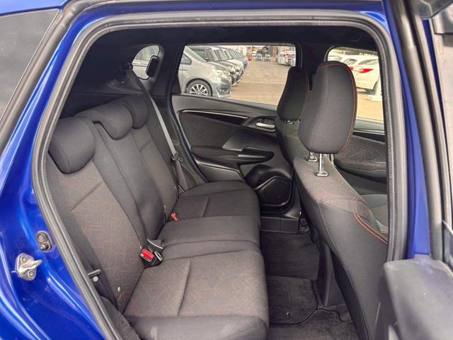 フィットハイブリッド Ｓパッケージ　メモリーナビ　フルセグＴＶ　リアカメラ　スマートキー　ＬＥＤヘッドライト　Ｂｌｕｅｔｏｏｔｈ　クルコン　純正１６インチアルミ　ＥＴＣ（42枚目）