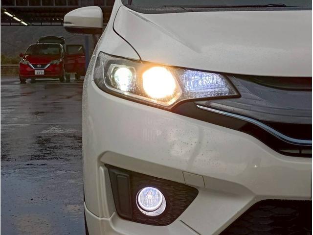 フィットハイブリッド Ｓパッケージ　ＳＤナビ　フルセグＴＶ　リアカメラ　スマートキー　ＬＥＤヘッドライト　クルコン　純正１６インチアルミ　ＥＴＣ（18枚目）