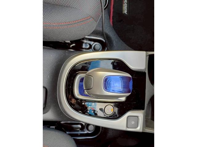 フィットハイブリッド Ｓパッケージ　ＳＤナビ　フルセグＴＶ　リアカメラ　スマートキー　ＬＥＤヘッドライト　クルコン　純正１６インチアルミ　ＥＴＣ（25枚目）