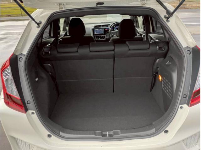 フィットハイブリッド Ｓパッケージ　ＳＤナビ　フルセグＴＶ　リアカメラ　スマートキー　ＬＥＤヘッドライト　クルコン　純正１６インチアルミ　ＥＴＣ（40枚目）