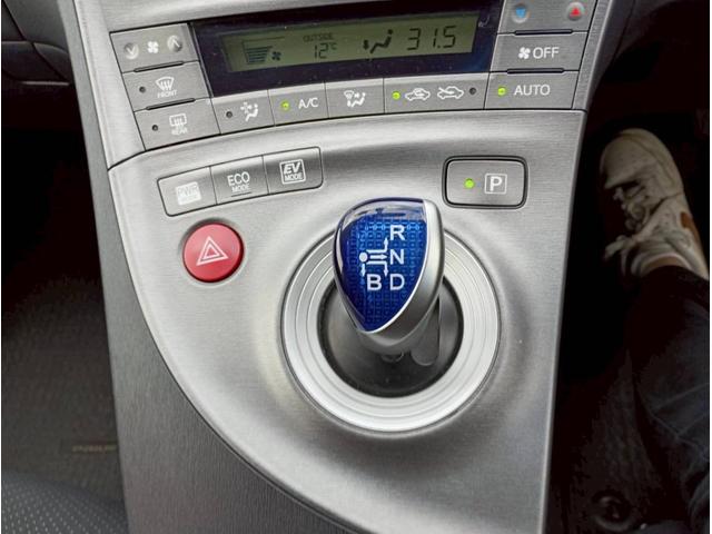 プリウス Ｓ　メモリーナビ　フルセグＴＶ　リアカメラ　スマートキー　ＨＩＤヘッドライト　前ドラレコ　Ｂｌｕｅｔｏｏｔｈ　純正１５インチアルミ　ＥＴＣ（23枚目）